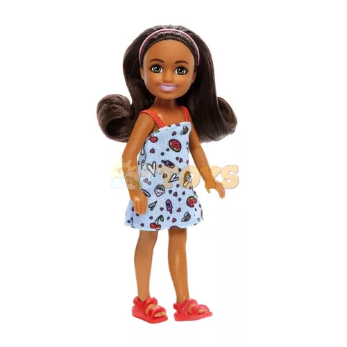 Barbie Chelsea játékbaba barna hajjal és kék szoknyában HXM97 - Mattel